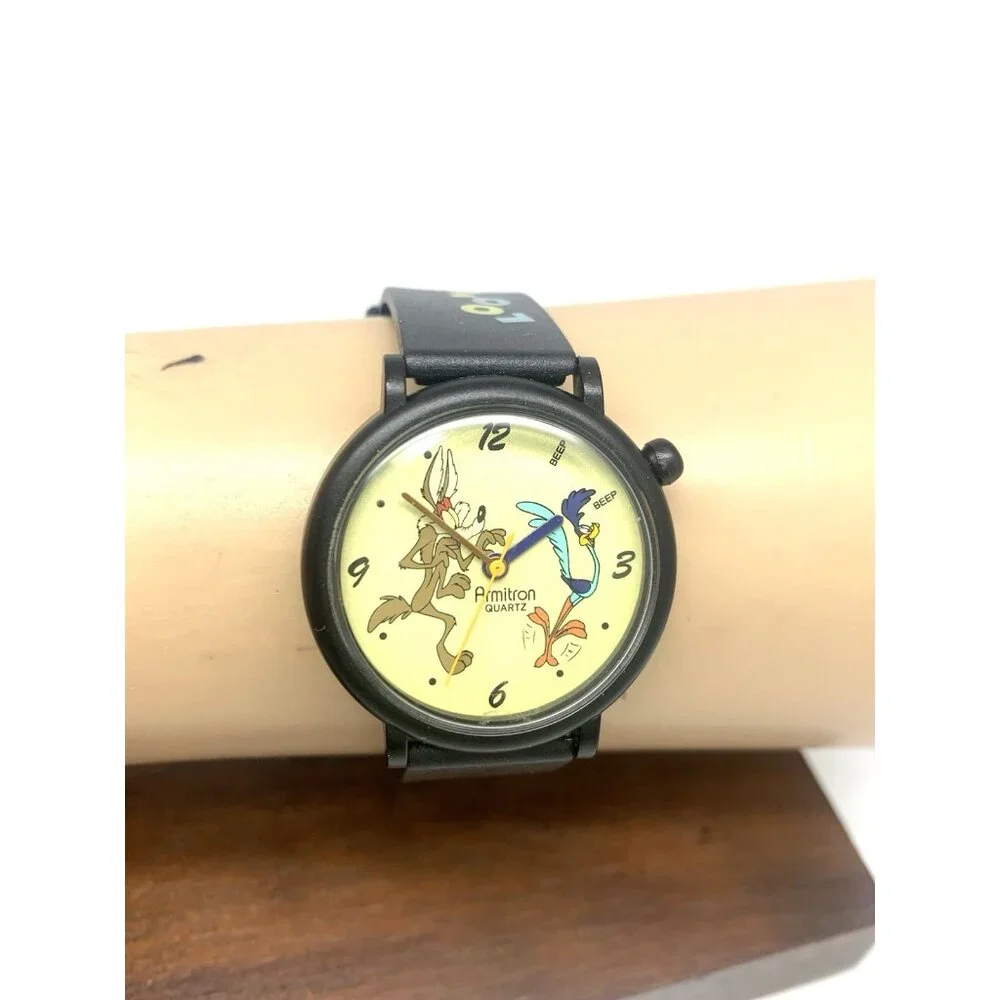 Armitron Women's Watch 2200/61 Looney Tunes Will E. Coyote & Roadrunner Vintage